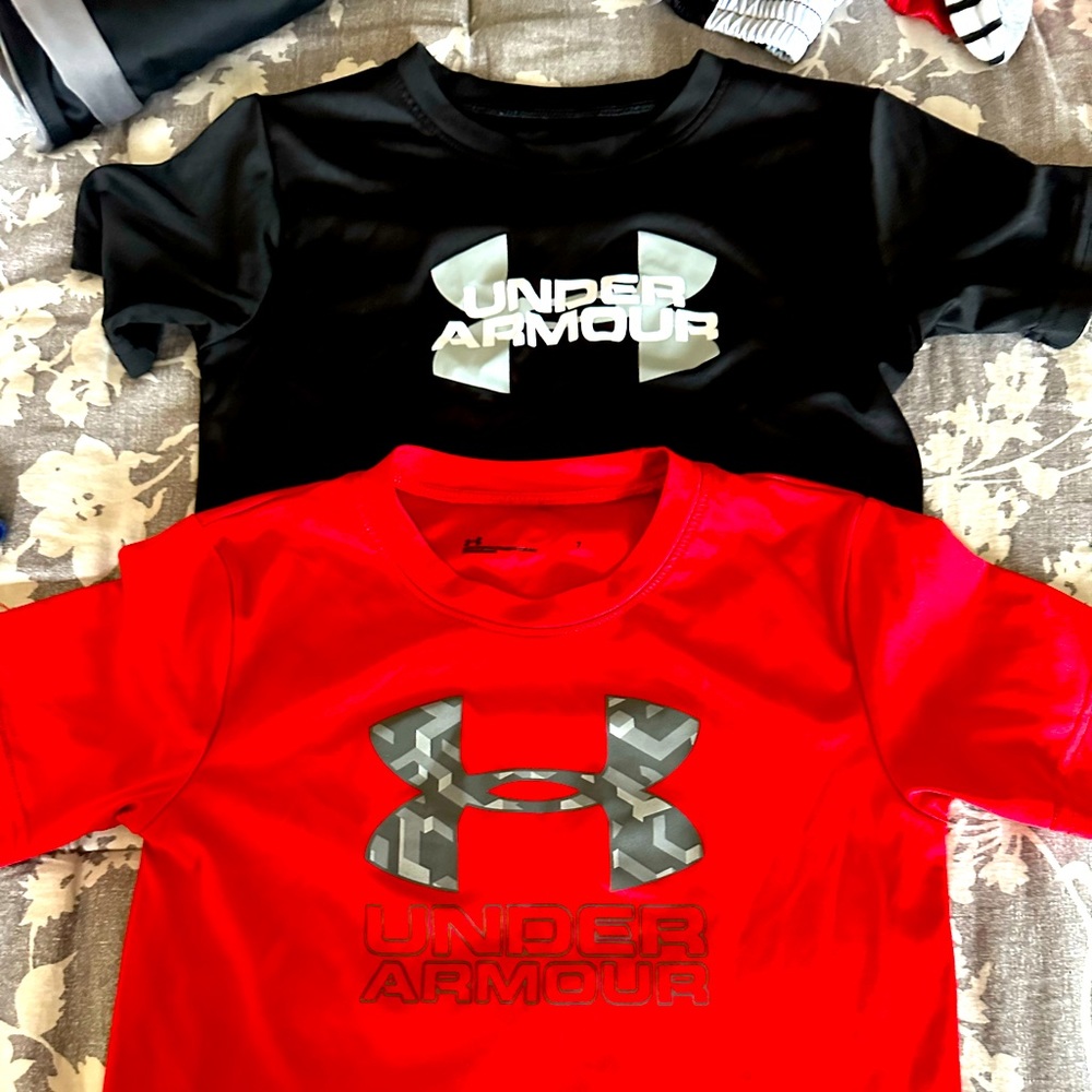 Two size 7 under armour tops boys black and red